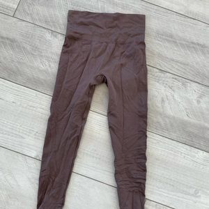 RARE Set active sculptflex leggings in Pepper as seen on Hailey Bieber